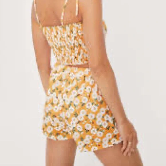 ☎️ NWT Nasty Gal sz S/4 Daisy Floral High Waisted Co-ord Shorts Mustard yellow - Picture 9 of 9